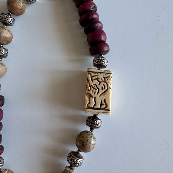 Necklace, chunky, Silver Elephant Head, Burgundy and cream, 19”, NWOT - Picture 4 of 5